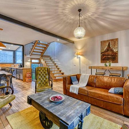 Вилла Chic And Vintage House With Garden Сен-Дени Экстерьер фото