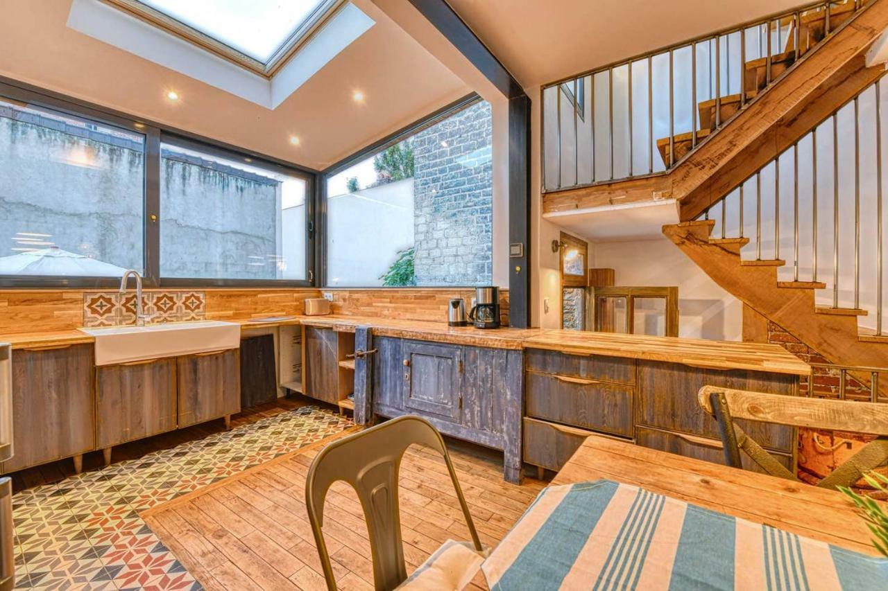 Вилла Chic And Vintage House With Garden Сен-Дени Экстерьер фото